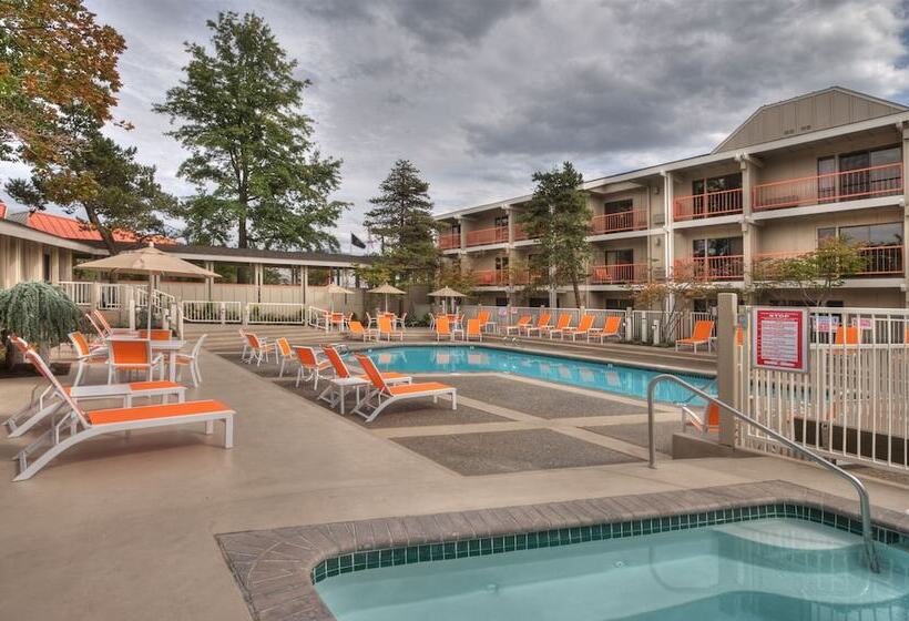 Ashland Hills Hotel & Suites