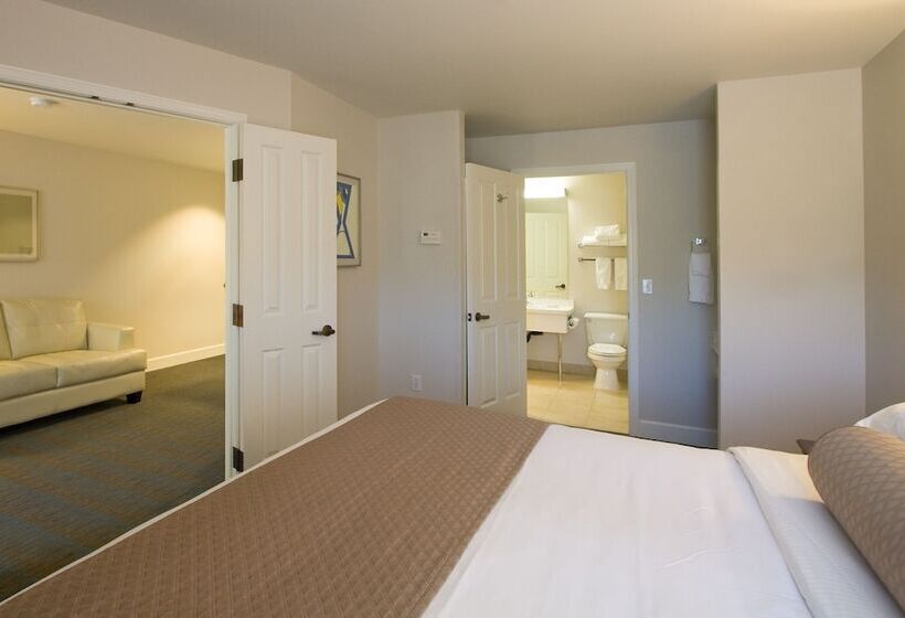 Ashland Hills Hotel & Suites