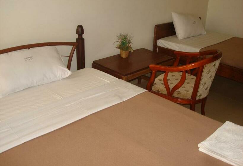 هتل Acholi Inn