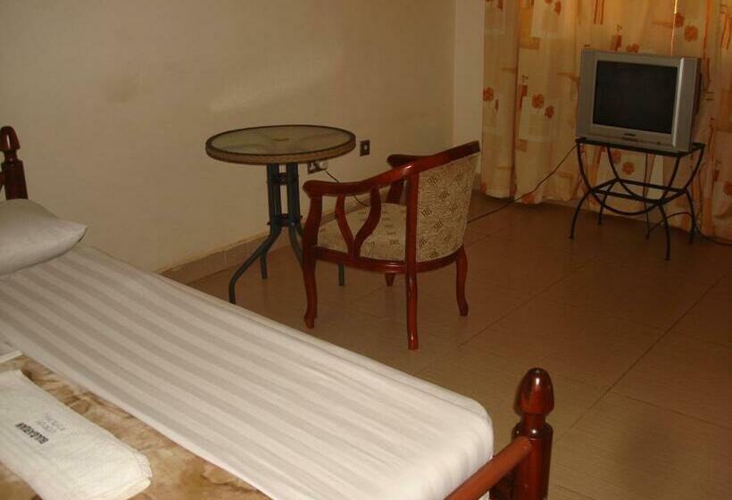 هتل Acholi Inn