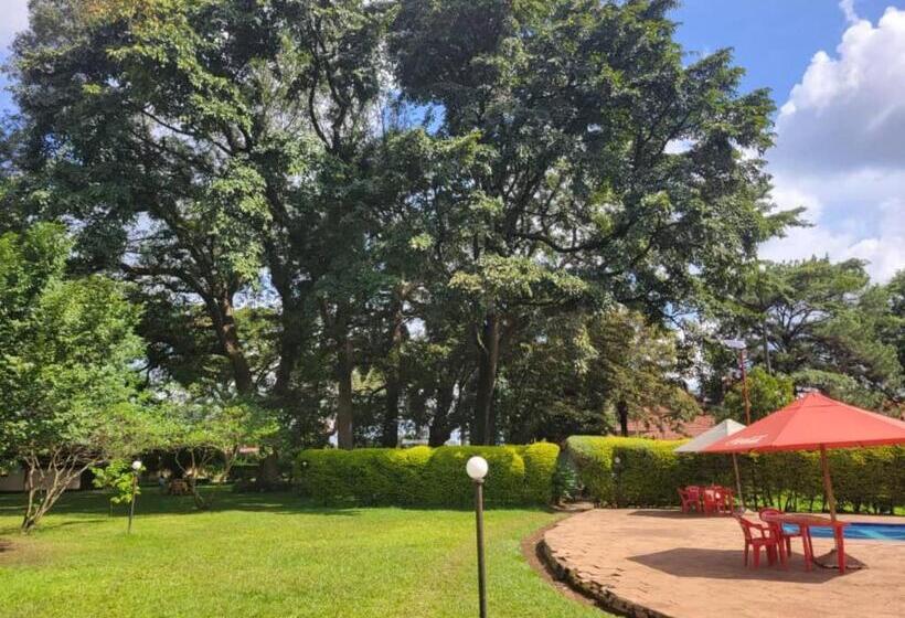 هتل Acholi Inn