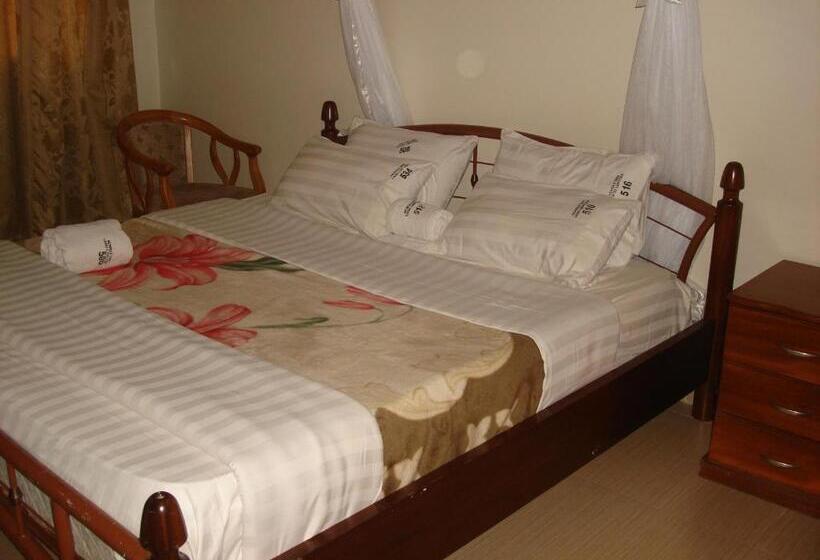 هتل Acholi Inn