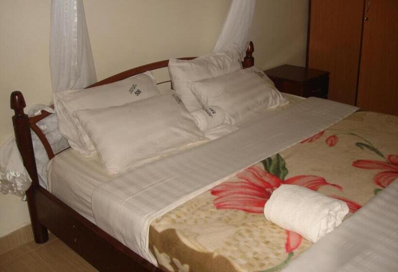 هتل Acholi Inn