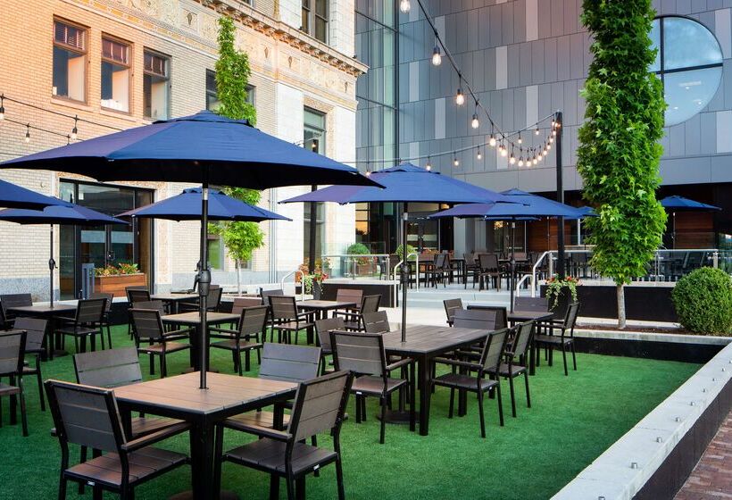 هتل Amway Grand Plazacurio Collection By Hilton