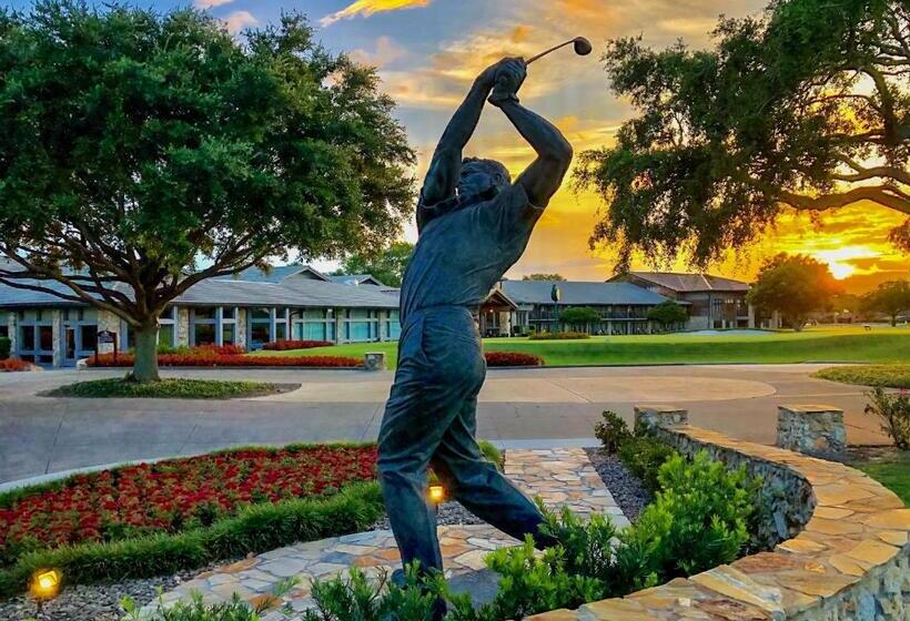 Hotel Arnold Palmers Bay Hill Club And Lodge  Adults Only