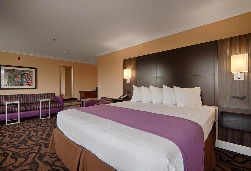 هتل Best Western Plus Airport Plaza