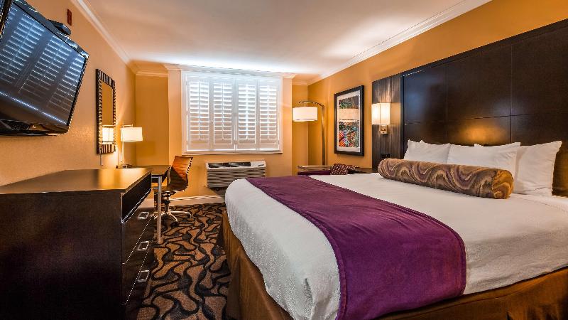 هتل Best Western Plus Airport Plaza