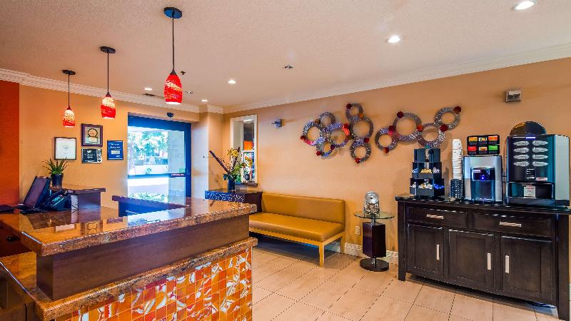 בית מלון כפרי Best Western Plus Airport Plaza