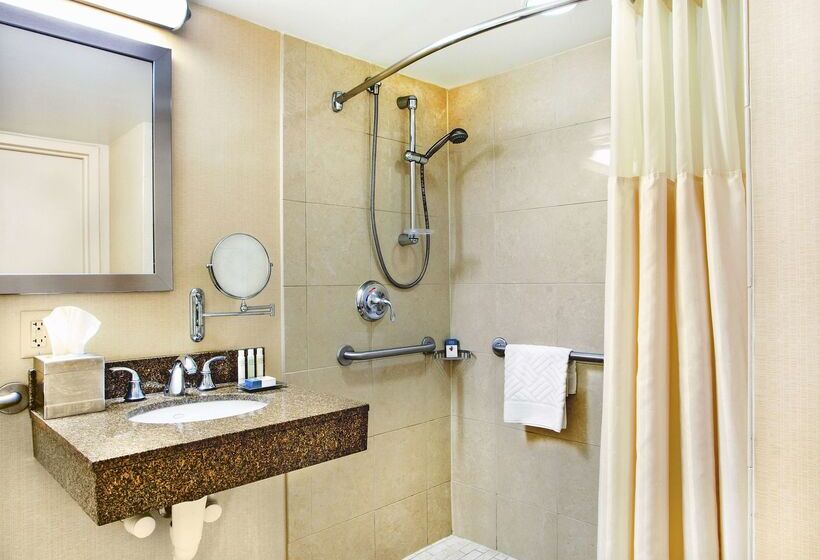 בית מלון כפרי Doubletree By Hilton Baltimore North Pikesville