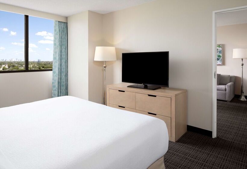 هتل Embassy Suites By Hilton Tampa Airport Westshore