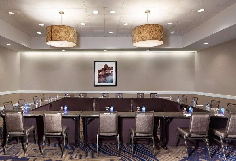 هتل Hilton Boston Back Bay