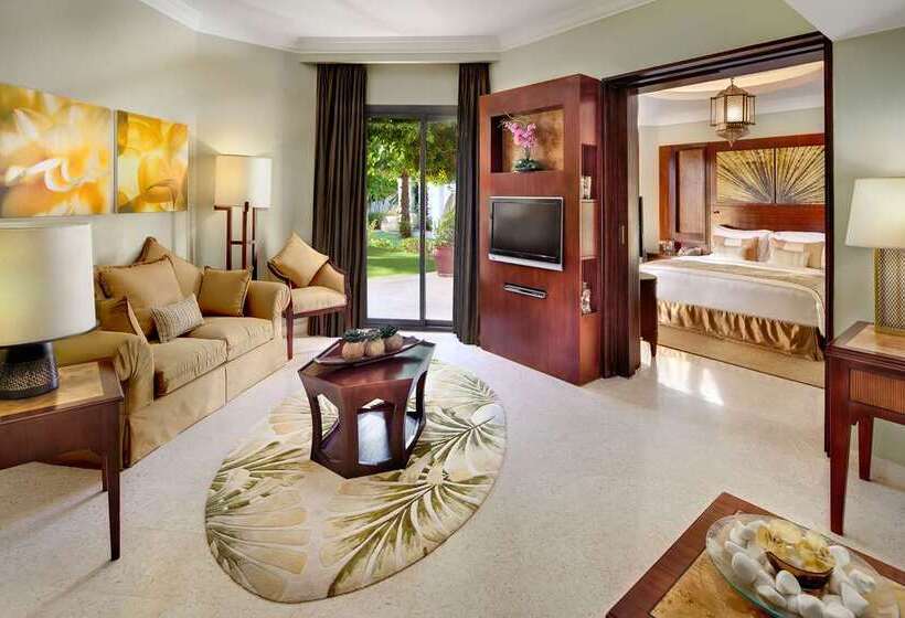هتل Hilton Luxor Resort & Spa