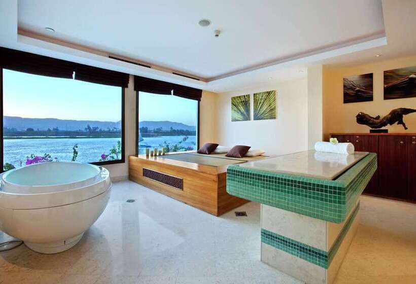 هتل Hilton Luxor Resort & Spa
