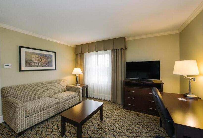 فندق Holiday Inn Express And Suites Merrimack, An Ihg
