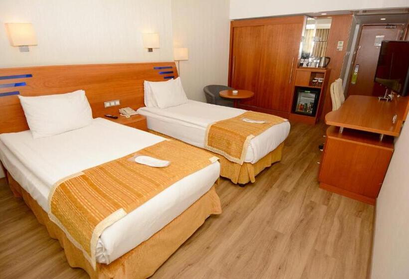 هتل Holiday Inn Istanbul City