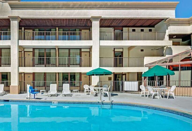 هتل Howard Johnson By Wyndham Galloway Atlantic City Area