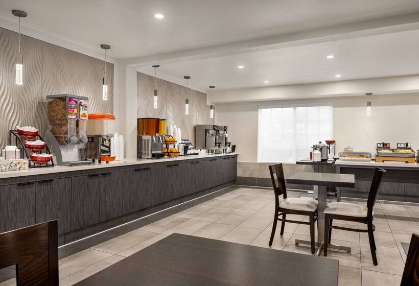 فندق Ramada By Wyndham Anaheim Convention Center