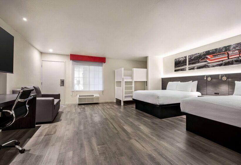 فندق Ramada By Wyndham Anaheim Convention Center