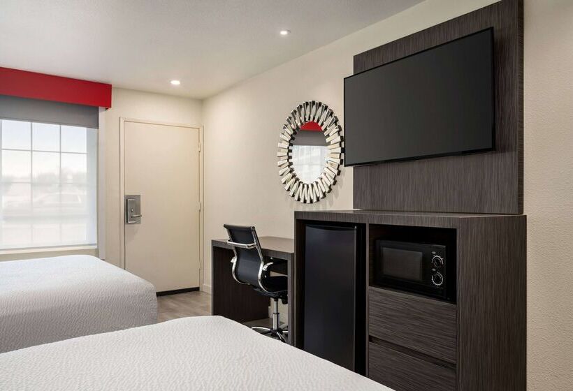 فندق Ramada By Wyndham Anaheim Convention Center