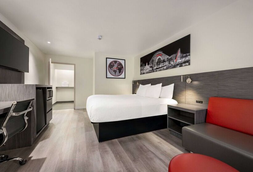 Hotel Ramada By Wyndham Anaheim Convention Center