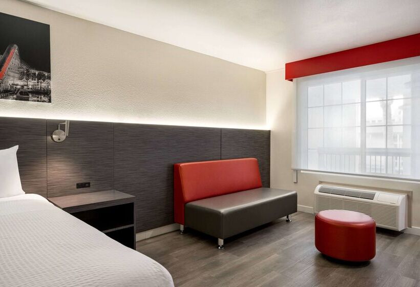 فندق Ramada By Wyndham Anaheim Convention Center