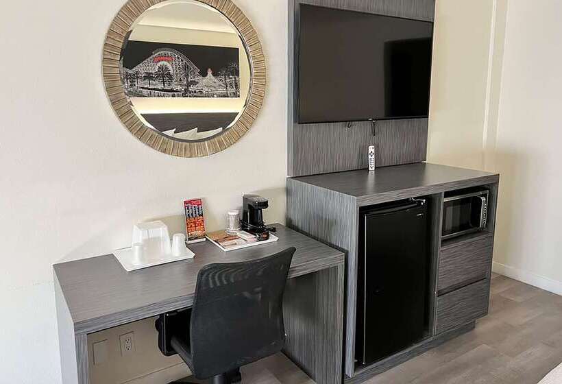 فندق Ramada By Wyndham Anaheim Convention Center