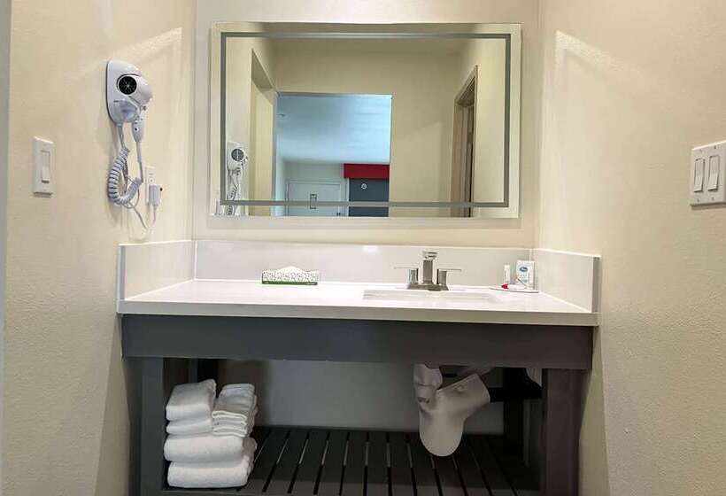 فندق Ramada By Wyndham Anaheim Convention Center