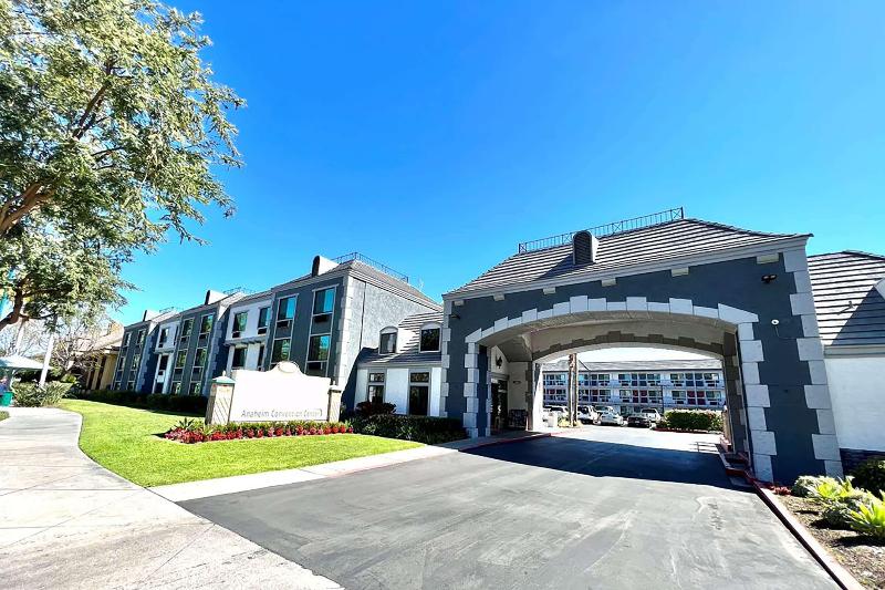 فندق Ramada By Wyndham Anaheim Convention Center