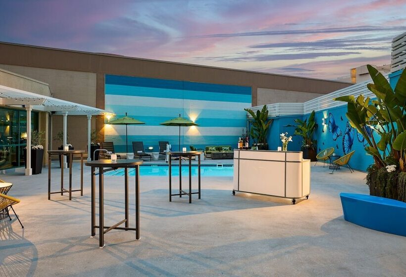 هتل Renaissance Los Angeles Airport