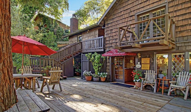 هتل Babbling Brook Inn