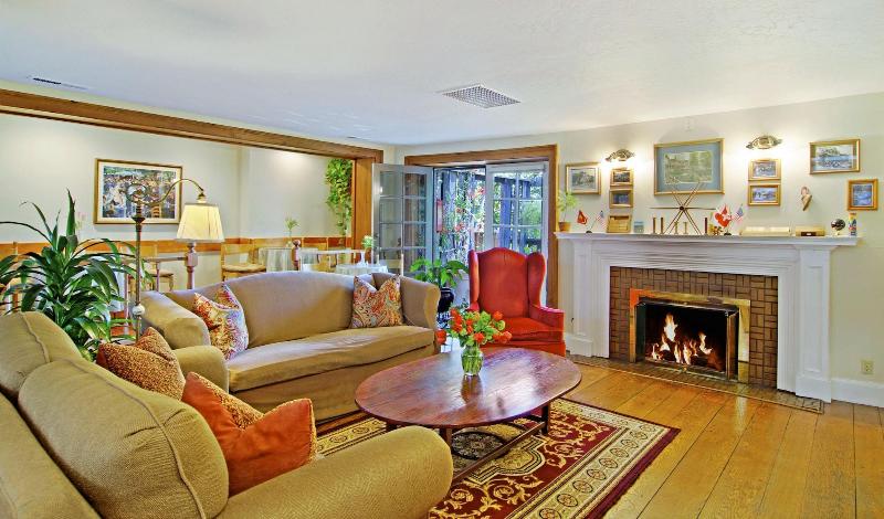 هتل Babbling Brook Inn