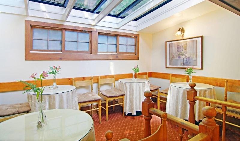هتل Babbling Brook Inn