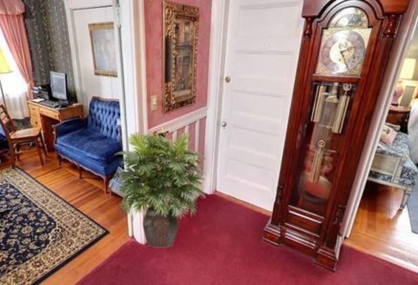 فندق The Coolidge Corner Guest House: A Brookline Bed And Breakfast