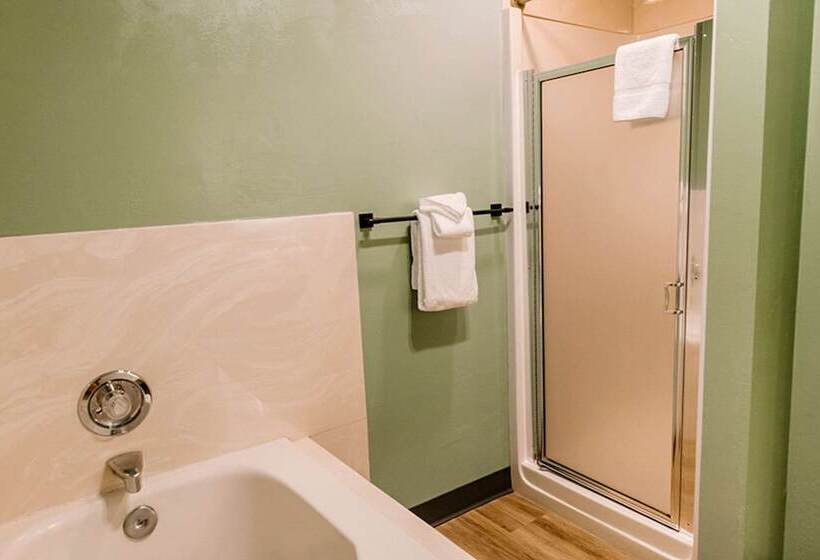 Maverick Hotel Eugene Near University, Ascend Hotel Collection