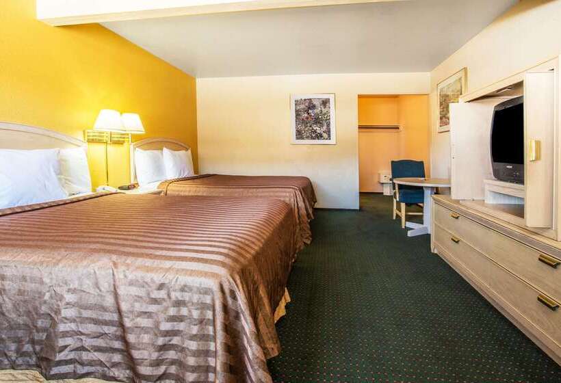 בית מלון כפרי Travelodge By Wyndham Turlock