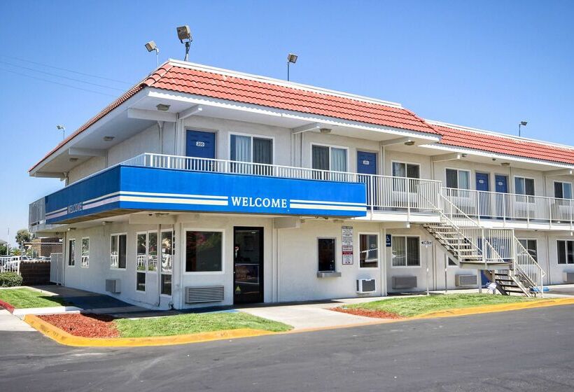 Motel 6fresno, Ca  Blackstone South