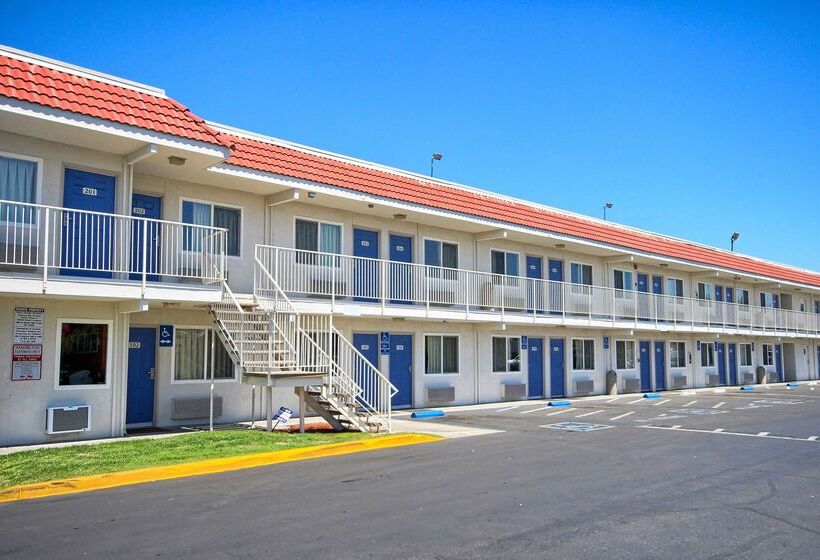 Motel 6fresno, Ca  Blackstone South