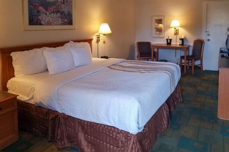 모텔 Clarion Inn