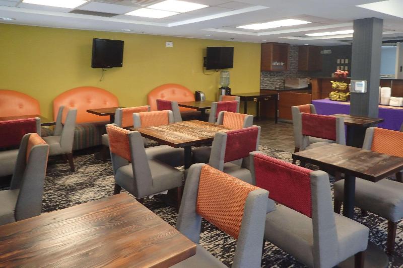 مُتل Clarion Inn
