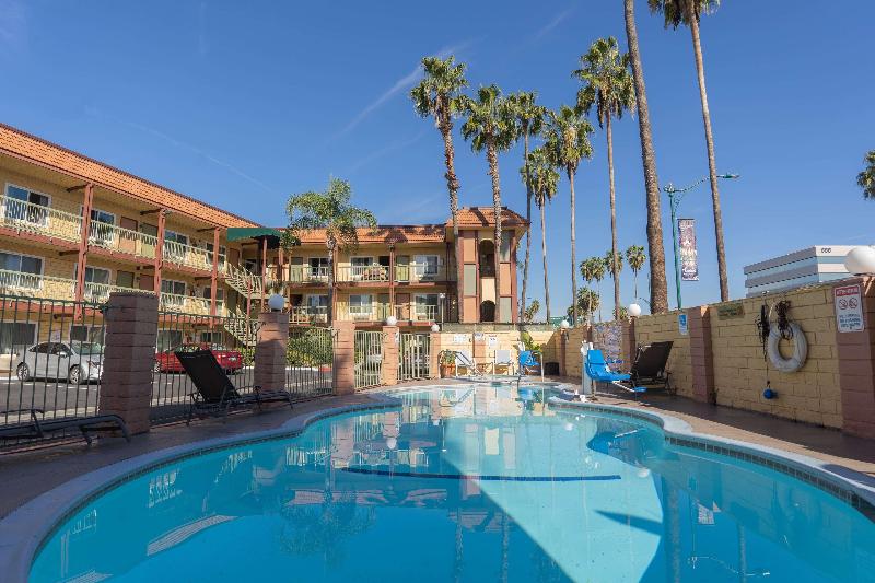 Мотель Super 8 By Wyndham Anaheim/disneyland Drive