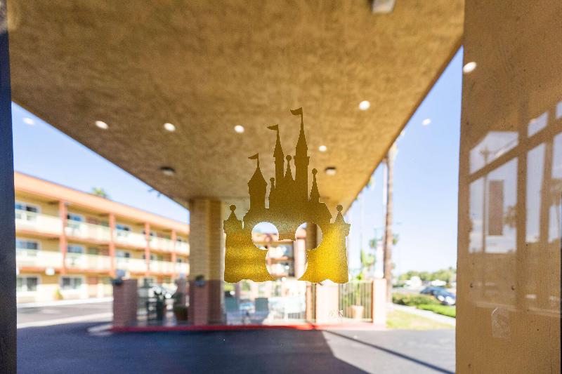 Мотель Super 8 By Wyndham Anaheim/disneyland Drive