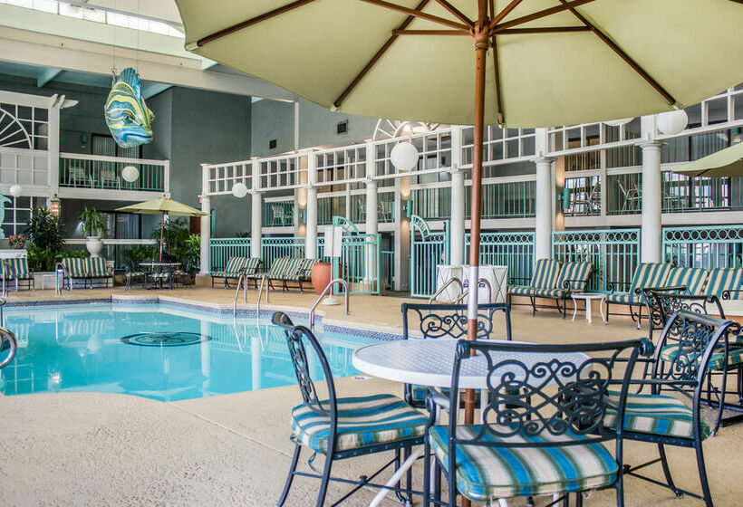 Отель Ramada By Wyndham Bel Aire Erie