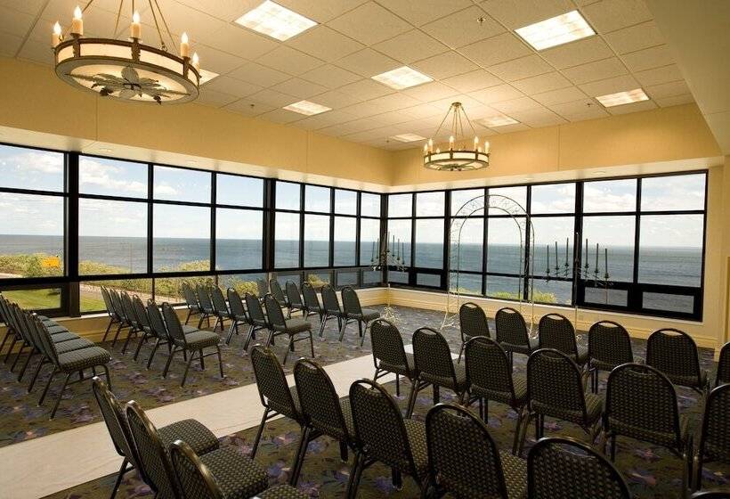 Edgewater Hotel & Waterpark