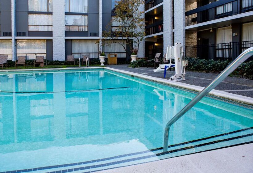 116, A Coast Hotel Bellevue