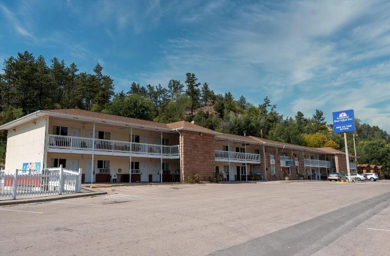 Отель Americas Best Value Inn By The River Hot Springs