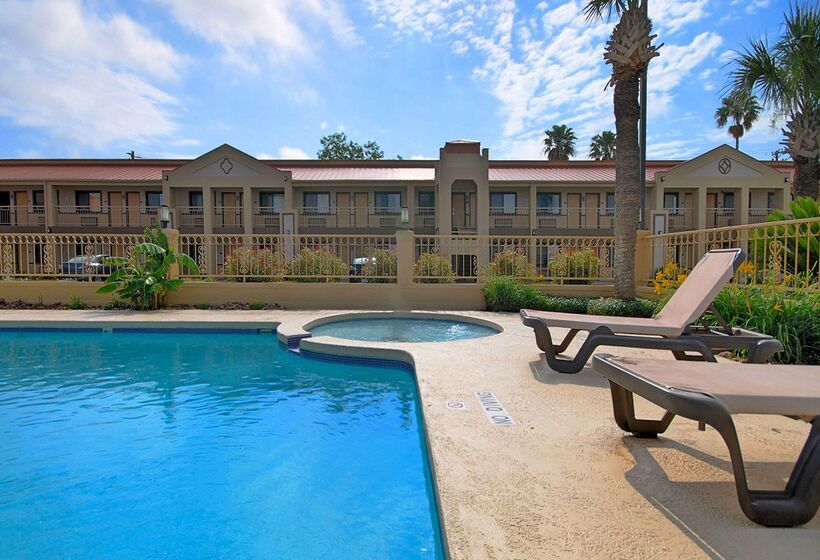 هتل Americas Best Value Inn Kingsville