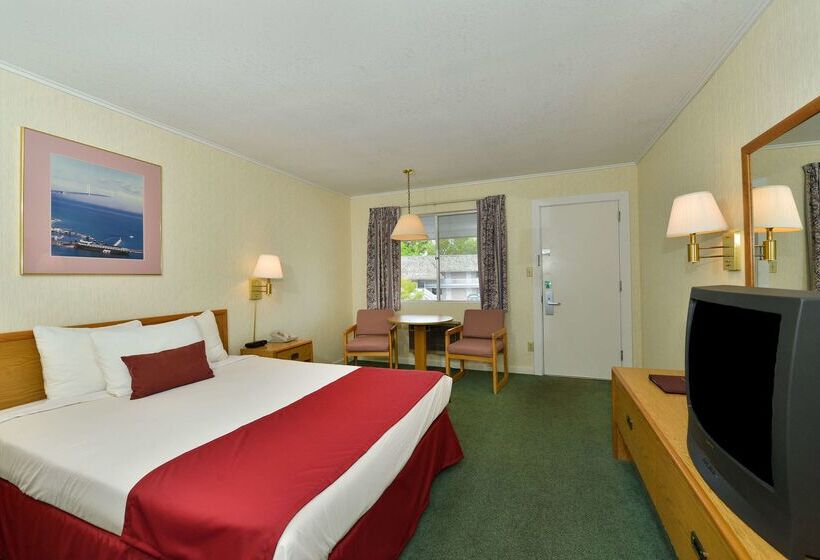 هتل Americas Best Value Inn Mackinaw City