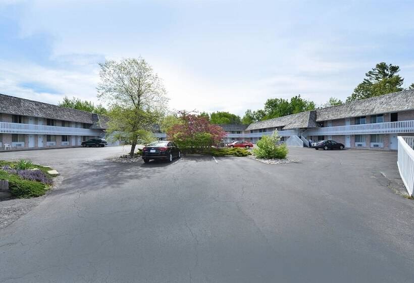 هتل Americas Best Value Inn Mackinaw City
