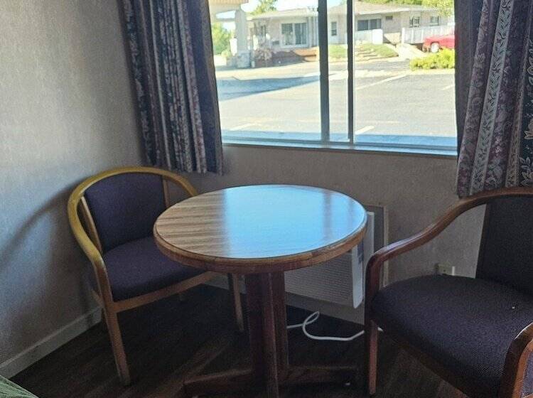 هتل Americas Best Value Inn Mackinaw City