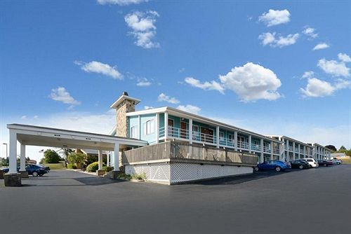هتل Americas Best Value Inn Petoskey